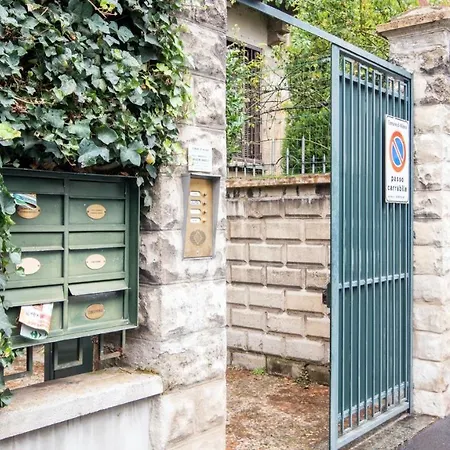 Plum Guide - Libreria *
